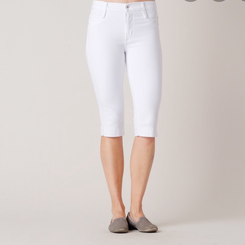 👖James Jeans White Pedal Pushers, Size 28👖